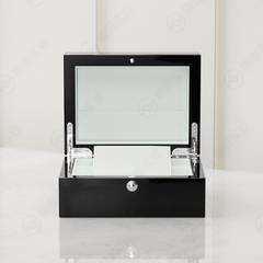 Black Round-Lock Lacquer Box photo 3