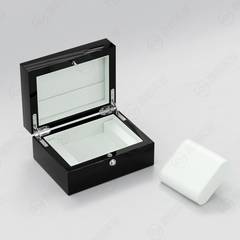 Black Round-Lock Lacquer Box photo 5