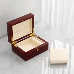 Red Round-Lock Lacquer Box photo 6